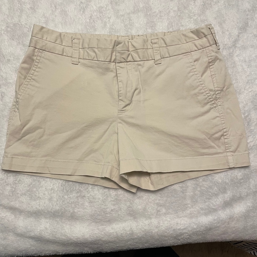 Gap 3” khaki shorts